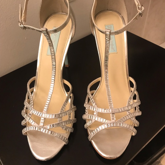 betsey johnson klara sandal